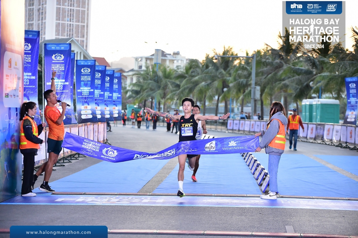 Ha Long Bay International Heritage Marathon attracts 9,000 racers